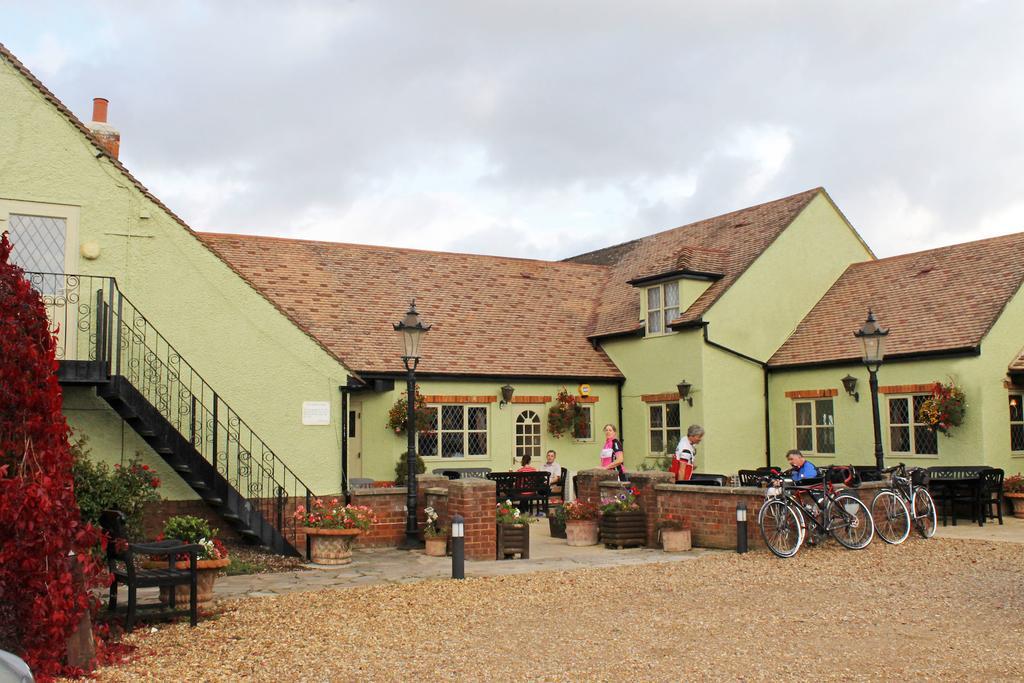 The Green Man Stanford Southill Bagian luar foto